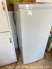MaxSold Auction: Kenmore Upright Freezer, 5-7 cu ft, White - Sun City (Arizona, USA) PARTNER MANAGED Estate Sale Online Auction - West Jacaranda Drive