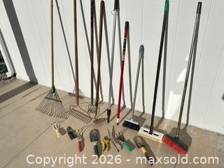 MaxSold Auction: Lot of 11–15 Garden Tools with Mixed Handles - Sun City (Arizona, USA) PARTNER MANAGED Estate Sale Online Auction - West Jacaranda Drive