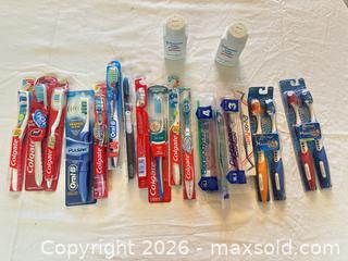 MaxSold Auction: Mixed Pack of 11–20 Personal Care Items: Toothbrushes & Baby Powder - Sun City (Arizona, USA) PARTNER MANAGED Estate Sale Online Auction - West Jacaranda Drive
