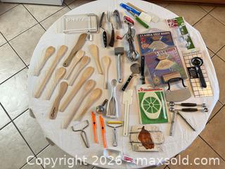 MaxSold Auction: Multi-Item Kitchen Utensil Lot with Ulu Knife & Farberware Pieces - Sun City (Arizona, USA) PARTNER MANAGED Estate Sale Online Auction - West Jacaranda Drive