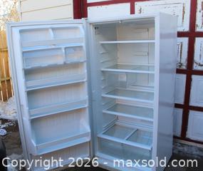 MaxSold Auction: Fridge - Windsor (Ontario, Canada) SELLER MANAGED Reseller Online Auction - Chandler Road