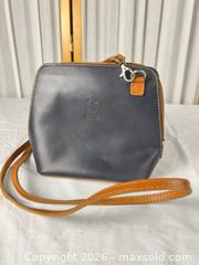 MaxSold Auction: Vera Pelle Navy & Tan Leather Small Crossbody Bag - Campbell (California, USA) PARTNER MANAGED Downsizing Online Auction - Dell Avenue