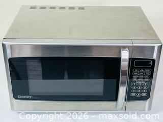 MaxSold Auction: Danby DMW111KSSDD Countertop Microwave, Stainless Steel - Clarence-Rockland (Ontario, Canada) PARTNER MANAGED Estate Sale Online Auction - Campeau Crescent