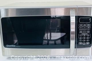 MaxSold Auction: Danby DMW111KSSDD Countertop Microwave, Stainless Steel - Clarence-Rockland (Ontario, Canada) PARTNER MANAGED Estate Sale Online Auction - Campeau Crescent