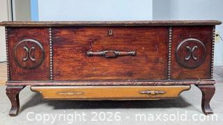 MaxSold Auction: Honderich Furniture Co. Cedar Hope Chest  - Clarence-Rockland (Ontario, Canada) PARTNER MANAGED Estate Sale Online Auction - Campeau Crescent