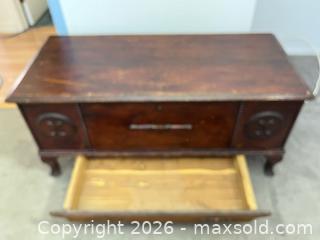 MaxSold Auction: Honderich Furniture Co. Cedar Hope Chest  - Clarence-Rockland (Ontario, Canada) PARTNER MANAGED Estate Sale Online Auction - Campeau Crescent