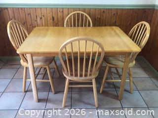 MaxSold Auction: Kitchen Table and Four Chairs - Clarence-Rockland (Ontario, Canada) PARTNER MANAGED Estate Sale Online Auction - Campeau Crescent