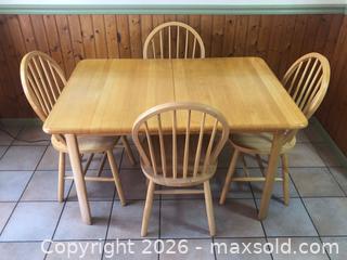 MaxSold Auction: Kitchen Table and Four Chairs - Clarence-Rockland (Ontario, Canada) PARTNER MANAGED Estate Sale Online Auction - Campeau Crescent