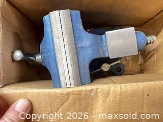 MaxSold Auction: Bench Vise 3 1/2" Cast Iron, Swivel Base, Pipe Jaws, Blue - Point Edward (Ontario, Canada) SELLER MANAGED Estate Sale Online Auction -  Michigan Avenue