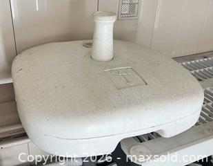 MaxSold Auction: Multicolor Floral Patio/Market Umbrella 7–9 ft Canopy - Point Edward (Ontario, Canada) SELLER MANAGED Estate Sale Online Auction -  Michigan Avenue