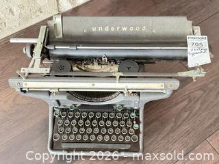 MaxSold Auction: Underwood Vintage Mechanical Typewriter (Metal) B - King (Ontario, Canada) Moving Online Auction - Scott Crescent