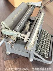 MaxSold Auction: Underwood Vintage Mechanical Typewriter (Metal) B - King (Ontario, Canada) Moving Online Auction - Scott Crescent