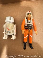 MaxSold Auction: Kenner Star Wars X-wing Pilot & R2 Astromech Action Figures - Wake Forest (North Carolina, USA) SELLER MANAGED Downsizing Online Auction -  Marbank Street