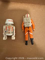 MaxSold Auction: Kenner Star Wars X-wing Pilot & R2 Astromech Action Figures - Wake Forest (North Carolina, USA) SELLER MANAGED Downsizing Online Auction -  Marbank Street