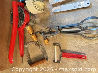 MaxSold Auction: Mixed Corning & Assorted Vintage Kitchen Utensils - Wake Forest (North Carolina, USA) PARTNER MANAGED Downsizing Online Auction -  Marbank Street