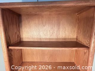 MaxSold Auction: Oak-Color 5-Shelf Veneer Bookcase (Veneer over Plywood) - Wake Forest (North Carolina, USA) SELLER MANAGED Downsizing Online Auction -  Marbank Street