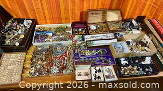 MaxSold Auction: Estate Jewelry - Hamilton (Ontario, Canada) SELLER MANAGED Estate Sale Online Auction - Gertrude Street