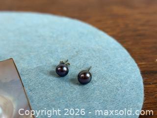 MaxSold Auction: Sterling Silver Mabe Pearl Pendant Necklace with Black Pearl Stud Earrings - Hamilton (Ontario, Canada) SELLER MANAGED Estate Sale Online Auction - Gertrude Street
