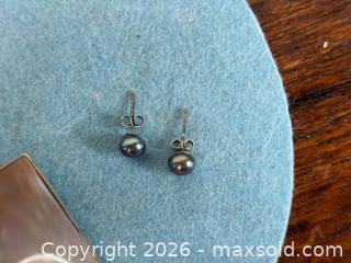 MaxSold Auction: Sterling Silver Mabe Pearl Pendant Necklace with Black Pearl Stud Earrings - Hamilton (Ontario, Canada) SELLER MANAGED Estate Sale Online Auction - Gertrude Street