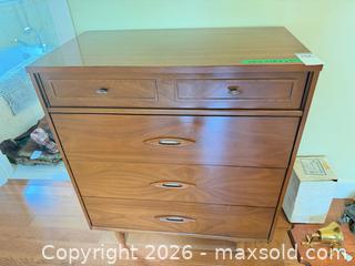 MaxSold Auction: Mid-Century Solid Wood Kroehler 4-Drawer Dresser, Stained Natural Finish - Victoria (British Columbia, Canada) PARTNER MANAGED Estate Sale Online Auction - Haida Drive