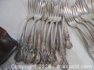 MaxSold Auction: Rogers Bros, Magnolia Silver-Plate Cutlery Set. - Toronto (Ontario, Canada) SELLER MANAGED Estate Sale Online Auction - Annette Street