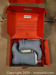 MaxSold Auction: Hunter Women's Original Short Rain Boots - Toronto (Ontario, Canada) SELLER MANAGED Downsizing Online Auction - Pilkington