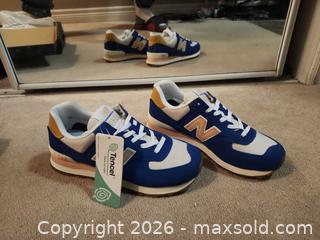MaxSold Auction: New Balance Women's 574 'Atlantic' sneakers  - Toronto (Ontario, Canada) SELLER MANAGED Downsizing Online Auction - Pilkington