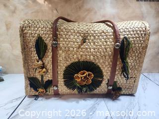 MaxSold Auction: Picnic basket - Toronto (Ontario, Canada) SELLER MANAGED Downsizing Online Auction - Pilkington
