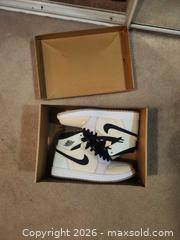 MaxSold Auction: Women's Air Jordan 1 High Zoom  - Toronto (Ontario, Canada) SELLER MANAGED Downsizing Online Auction - Pilkington
