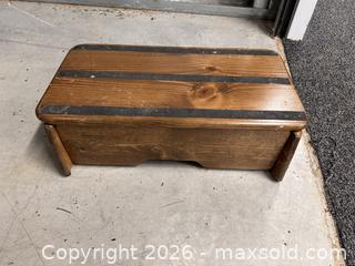 MaxSold Auction: 2 small kids step stools - Hanover Township (Pennsylvania, USA) PARTNER MANAGED Downsizing Online Auction - Airport Road (STORAGE)              
