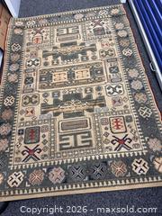 MaxSold Auction: 7'5"x5'3" tan rug - Hanover Township (Pennsylvania, USA) PARTNER MANAGED Downsizing Online Auction - Airport Road (STORAGE)              