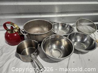 MaxSold Auction: Kitchen lot - Hanover Township (Pennsylvania, USA) PARTNER MANAGED Downsizing Online Auction - Airport Road (STORAGE)              