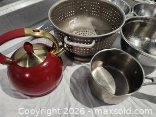 MaxSold Auction: Kitchen lot - Hanover Township (Pennsylvania, USA) PARTNER MANAGED Downsizing Online Auction - Airport Road (STORAGE)              