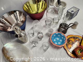 MaxSold Auction: Kitchen lot - Hanover Township (Pennsylvania, USA) PARTNER MANAGED Downsizing Online Auction - Airport Road (STORAGE)              