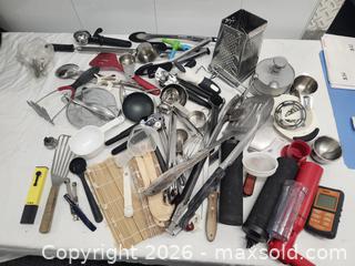 MaxSold Auction: Kitchen lot - Hanover Township (Pennsylvania, USA) PARTNER MANAGED Downsizing Online Auction - Airport Road (STORAGE)              