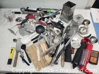 MaxSold Auction: Kitchen lot - Hanover Township (Pennsylvania, USA) PARTNER MANAGED Downsizing Online Auction - Airport Road (STORAGE)              