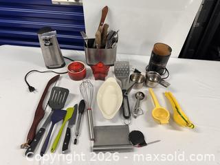 MaxSold Auction: Kitchen lot - Hanover Township (Pennsylvania, USA) PARTNER MANAGED Downsizing Online Auction - Airport Road (STORAGE)              