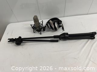 MaxSold Auction: microphone, mic stand, headphones - Hanover Township (Pennsylvania, USA) PARTNER MANAGED Downsizing Online Auction - Airport Road (STORAGE)              