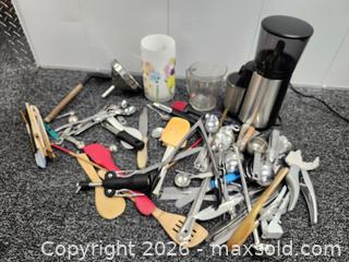 MaxSold Auction: Oxo coffee grinder - Hanover Township (Pennsylvania, USA) PARTNER MANAGED Downsizing Online Auction - Airport Road (STORAGE)              