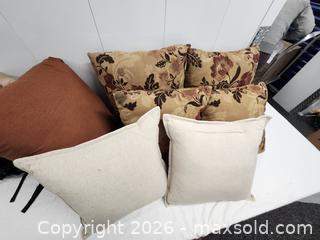 MaxSold Auction: Pillows - Hanover Township (Pennsylvania, USA) PARTNER MANAGED Downsizing Online Auction - Airport Road (STORAGE)              