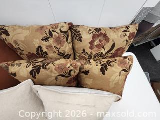 MaxSold Auction: Pillows - Hanover Township (Pennsylvania, USA) PARTNER MANAGED Downsizing Online Auction - Airport Road (STORAGE)              