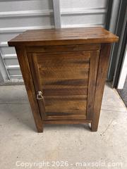 MaxSold Auction: small end table - Hanover Township (Pennsylvania, USA) PARTNER MANAGED Downsizing Online Auction - Airport Road (STORAGE)              