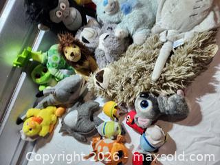 MaxSold Auction: Stuffed Animal Lot 1 - Hanover Township (Pennsylvania, USA) PARTNER MANAGED Downsizing Online Auction - Airport Road (STORAGE)              