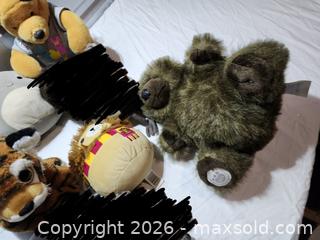 MaxSold Auction: Stuffed Animal Lot 2 - Hanover Township (Pennsylvania, USA) PARTNER MANAGED Downsizing Online Auction - Airport Road (STORAGE)              