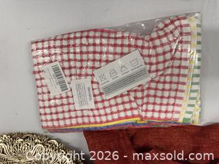 MaxSold Auction: Tablecloth, kitchen towel, placemats (10) - Hanover Township (Pennsylvania, USA) PARTNER MANAGED Downsizing Online Auction - Airport Road (STORAGE)              