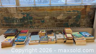 MaxSold Auction: Assorted Books: Collection 1.   (Green Tape) - Mississauga (Ontario, Canada) SELLER MANAGED Charity/Fundraising Online Auction - Lakeshore Road East