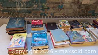 MaxSold Auction: Assorted Books: Collection 1.   (Green Tape) - Mississauga (Ontario, Canada) SELLER MANAGED Charity/Fundraising Online Auction - Lakeshore Road East