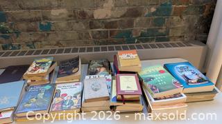 MaxSold Auction: Assorted Books: Collection 1.   (Green Tape) - Mississauga (Ontario, Canada) SELLER MANAGED Charity/Fundraising Online Auction - Lakeshore Road East