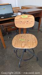 MaxSold Auction: Contemporary desk chair - Mississauga (Ontario, Canada) SELLER MANAGED Charity/Fundraising Online Auction - Lakeshore Road East