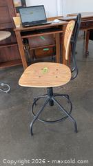 MaxSold Auction: Contemporary desk chair - Mississauga (Ontario, Canada) SELLER MANAGED Charity/Fundraising Online Auction - Lakeshore Road East